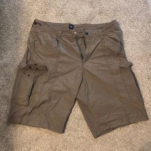Gap Men’s cargo shorts
